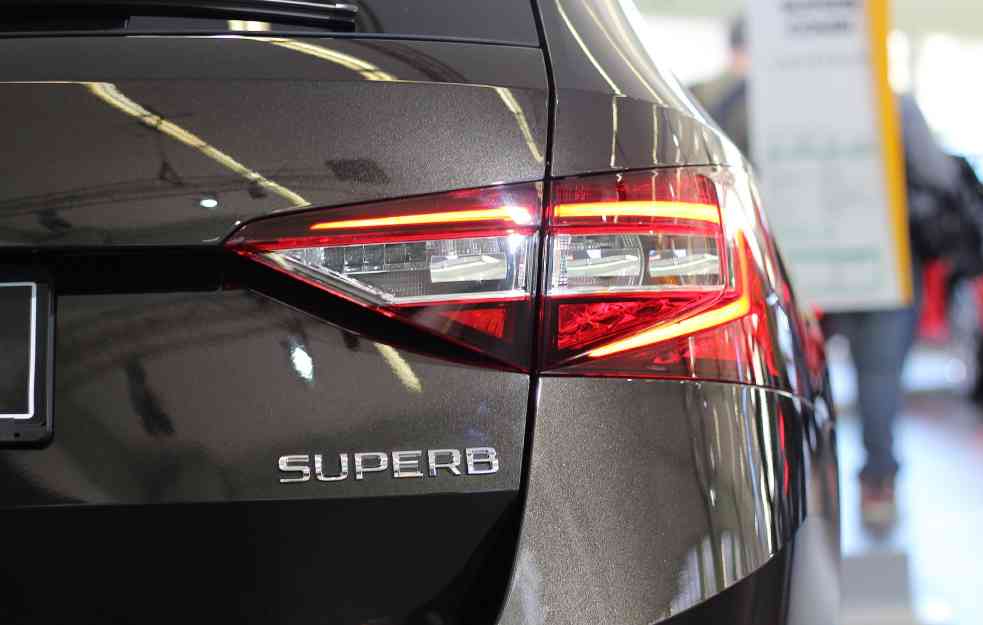 Nova Škoda Superb još veća i elegantnija: Prve fotografije modela koji stiže 2024. godine! (FOTO) 
